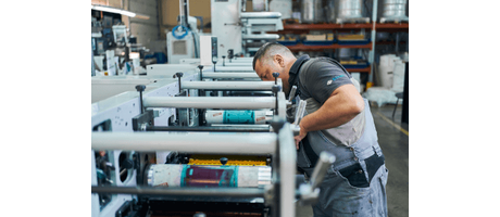 Operater na štamparskoj mašini